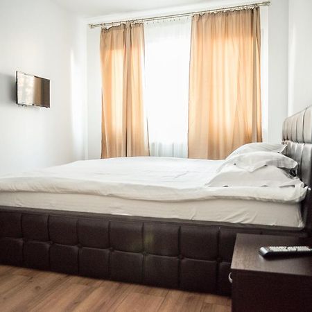 Executive Apartments 2 Craiova Buitenkant foto